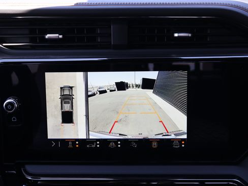 Used 2024 GMC Sierra 1500 AT4 w/ Technology Package AWD/4WD image 18