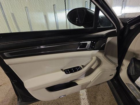 Used 2017 Porsche Panamera Turbo image 5