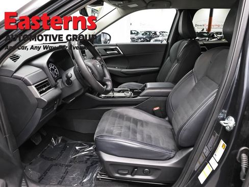 Used 2025 Mitsubishi Outlander SE FWD image 14