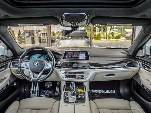 Used 2018 BMW 740i xDrive AWD/4WD image 3