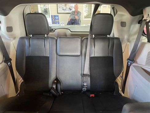 Used 2018 Dodge Grand Caravan SXT image 25