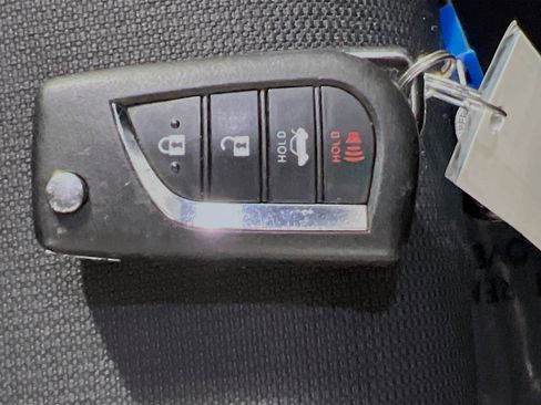 Used 2022 Toyota Corolla LE image 34