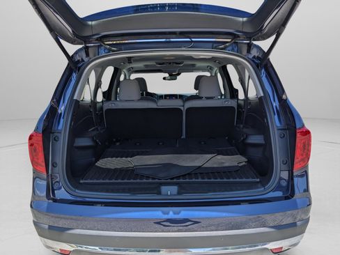 Used 2018 Honda Pilot Touring image 11