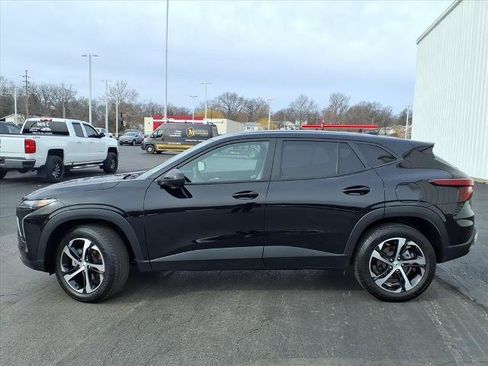 Used 2024 Chevrolet Trax RS w/ Driver Confidence Package image 2