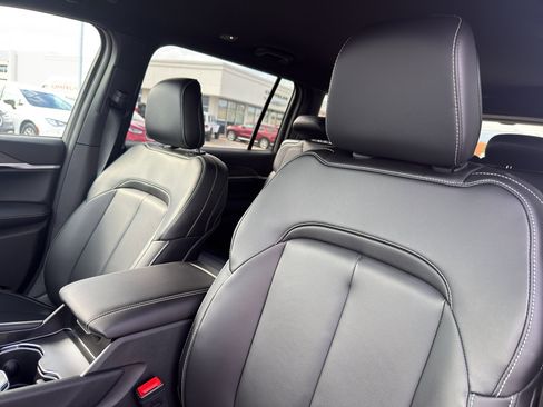 New 2025 Jeep Grand Cherokee L Limited w/ Black Appearance Package AWD/4WD image 28