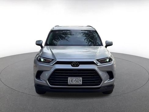 Used 2025 Toyota Grand Highlander FWD image 4