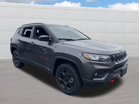 Used 2024 Jeep Compass Trailhawk image 12