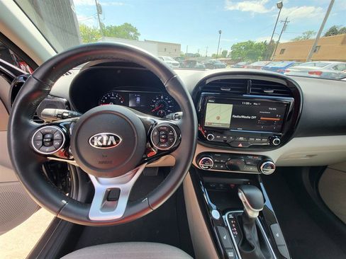 Used 2020 Kia Soul EX FWD image 13
