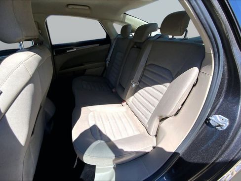 Used 2017 Ford Fusion SE FWD image 21