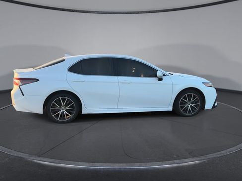 Used 2024 Toyota Camry SE FWD image 9