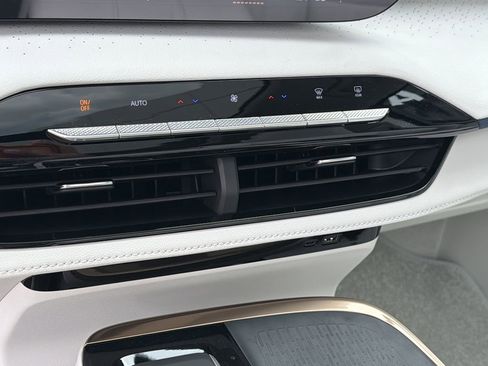 New 2026 Buick Enclave Avenir w/ Super Cruise Package FWD image 26