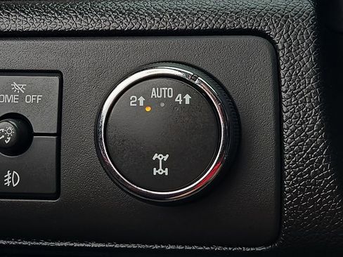 Used 2014 Chevrolet Suburban LT image 18