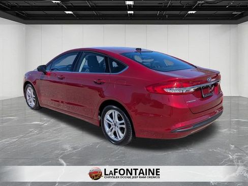 Used 2018 Ford Fusion SE w/ Fusion SE Technology Package FWD image 3