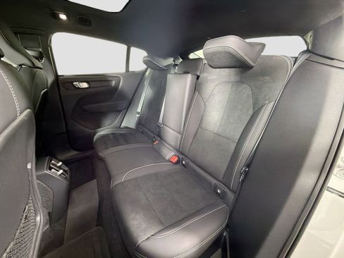 Certified 2023 Volvo C40 P8 Recharge Ultimate w/ Protection Package Premier AWD/4WD image 25