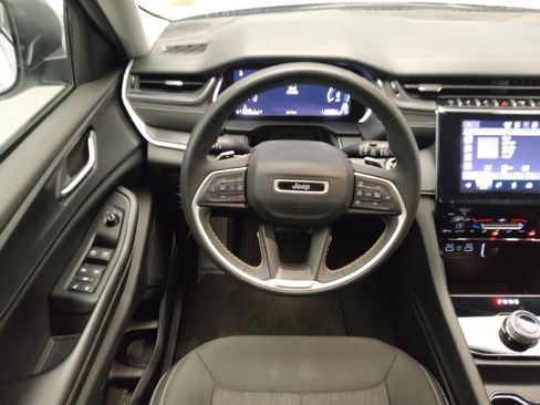 Used 2024 Jeep Grand Cherokee Laredo RWD image 22