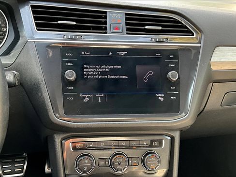 Used 2021 Volkswagen Tiguan SEL AWD/4WD image 17
