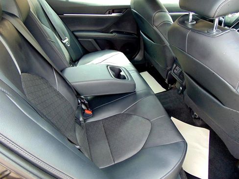 Used 2020 Toyota Camry XSE image 15
