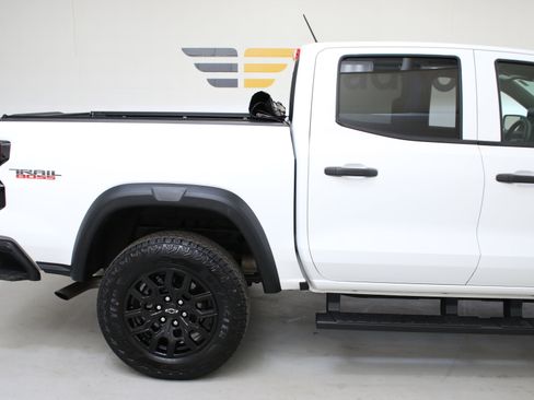Certified 2025 Chevrolet Colorado Trail Boss AWD/4WD image 9