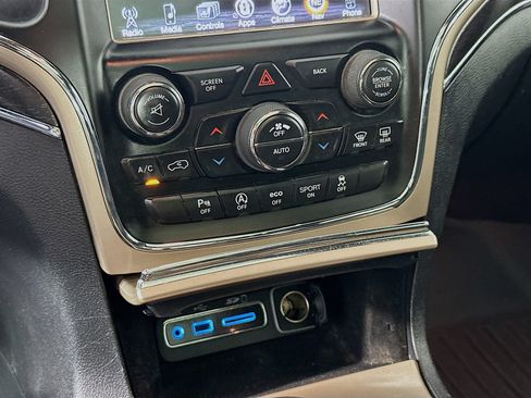 Used 2017 Jeep Grand Cherokee Limited w/ Luxury Group II AWD/4WD image 17