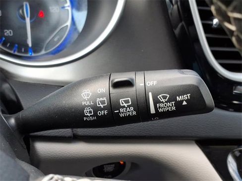 Used 2024 Chrysler Pacifica Touring-L image 23