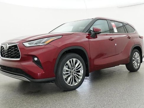 New 2026 Toyota Highlander Platinum image 17