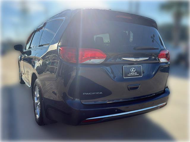 Used 2017 Chrysler Pacifica Touring-L Plus w/ Advanced Safetytec Group FWD image 5