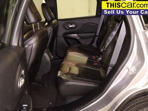Used 2019 Jeep Cherokee Latitude Plus FWD image 24