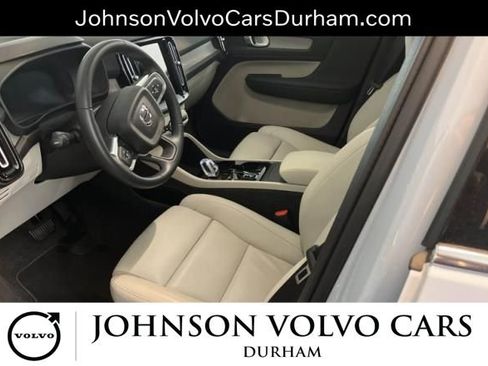Used 2025 Volvo XC40 B5 Plus AWD/4WD image 6