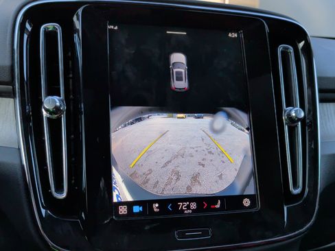 Used 2025 Volvo XC40 B5 Core image 19