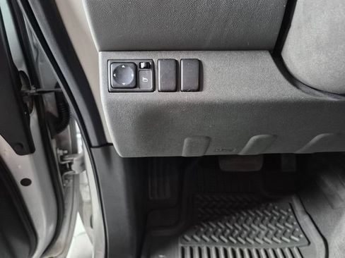 Used 2006 Nissan Xterra SE AWD/4WD image 17