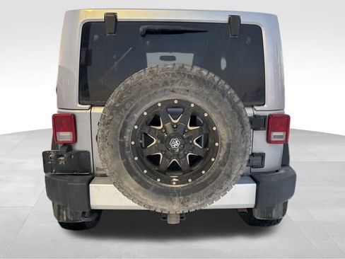 Used 2015 Jeep Wrangler Sahara image 16