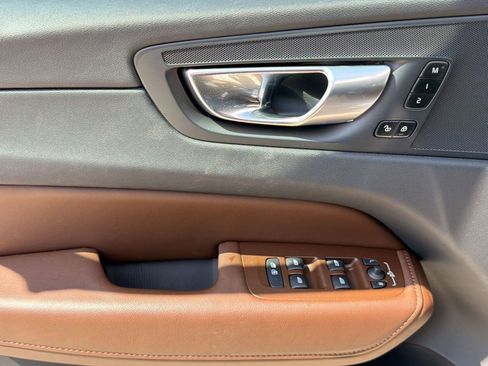 Used 2023 Volvo XC60 B5 Plus w/ Climate Package FWD image 12