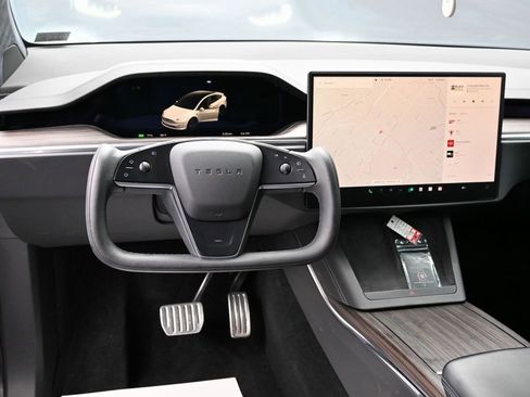 Used 2023 Tesla Model X image 27