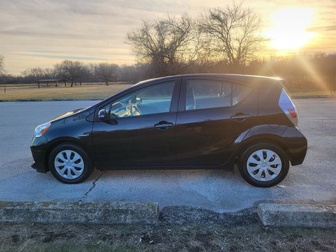 Used 2013 Toyota Prius C One image 3
