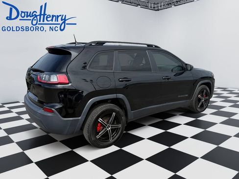Used 2020 Jeep Cherokee Latitude FWD image 5