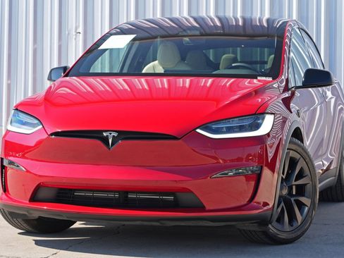 Used 2022 Tesla Model X Plaid image 3