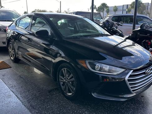 Used 2017 Hyundai Elantra SE image 4