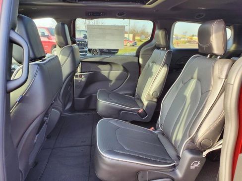 New 2026 Chrysler Pacifica Limited w/ S Appearance Package image 25