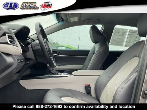 Used 2018 Toyota Camry XLE image 10