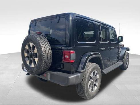 Used 2021 Jeep Wrangler Unlimited Sahara image 5
