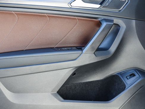 Used 2022 Volkswagen Tiguan SEL R-Line image 19