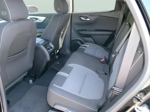 Used 2025 Chevrolet Blazer LT FWD image 9