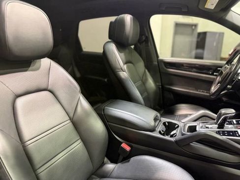 Used 2021 Porsche Cayenne S image 43