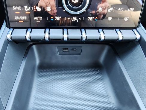 New 2026 GMC Terrain AT4 w/ Convenience Package III image 31