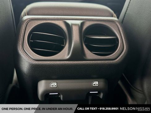 Used 2025 Jeep Gladiator Sport AWD/4WD image 24