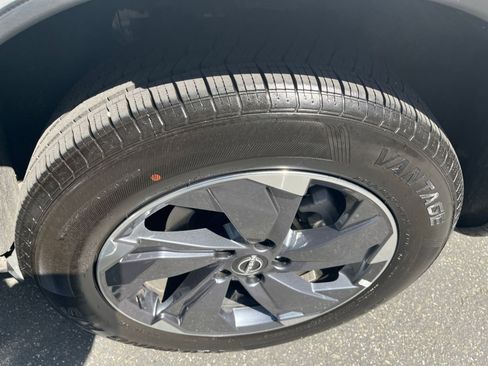 Used 2025 Nissan Rogue SV image 32