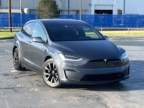 Used 2023 Tesla Model X image 3