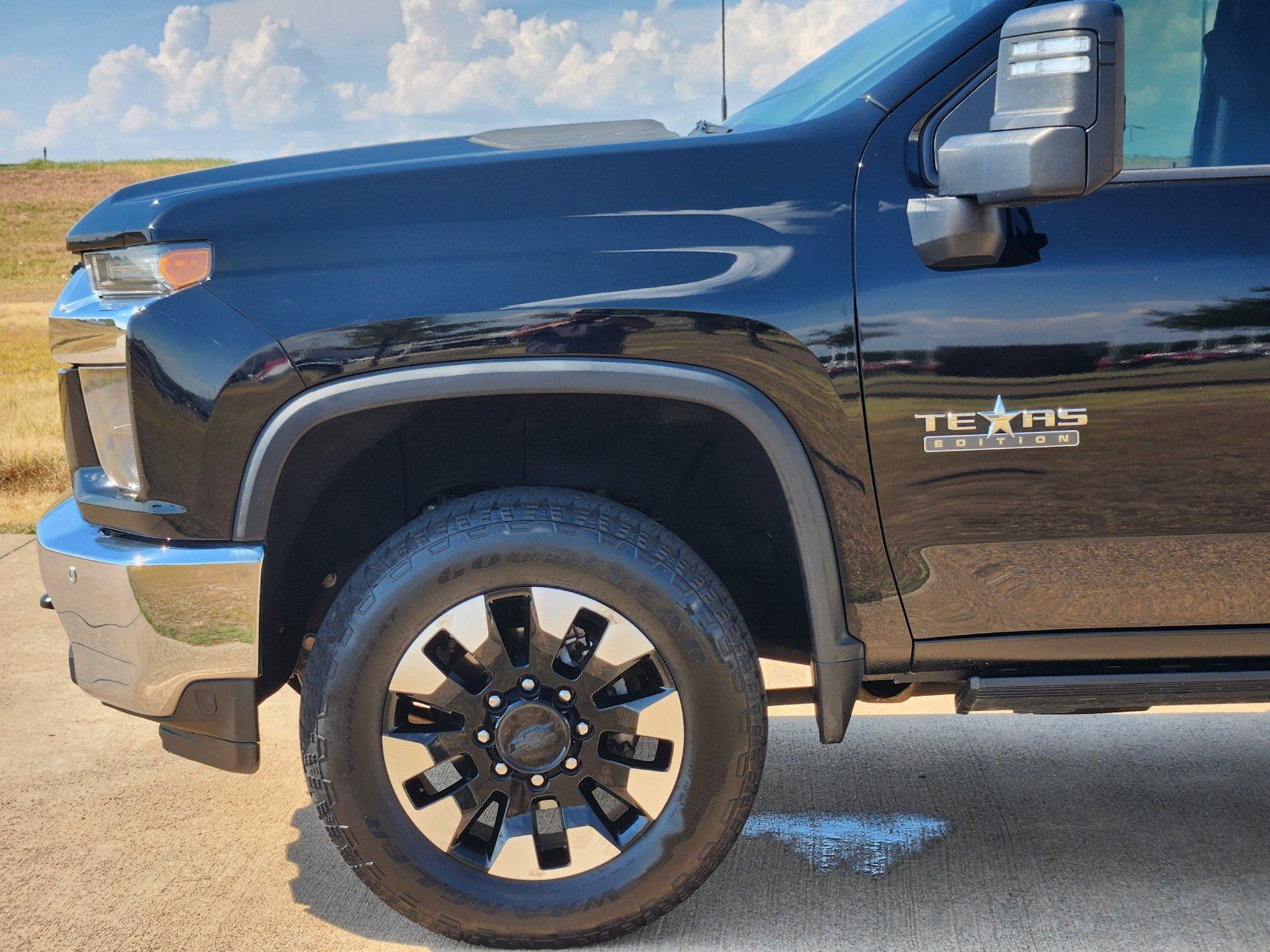 Used 2020 Chevrolet Silverado 2500 LT w/ Texas Edition RWD image 13