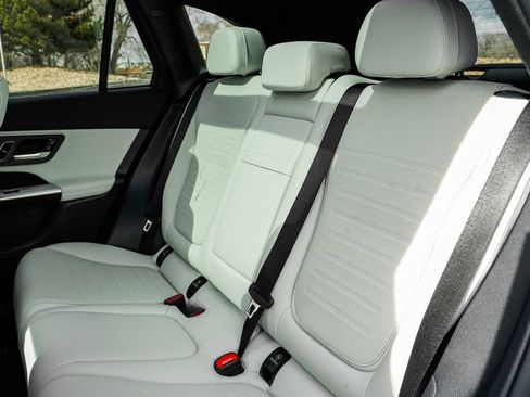 Used 2025 Mercedes-Benz GLC 350e 4MATIC image 15