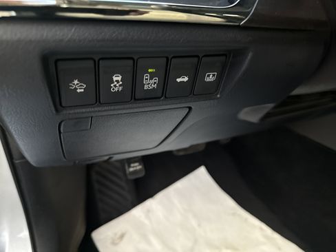 Used 2018 Toyota Avalon Limited image 16